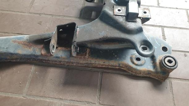 Foto: VORDERACHSTRÄGER / ACHSE VORN eines Ford Mondeo 1.8 Turnier Style