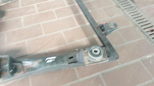 Foto: VORDERACHSTRÄGER / ACHSE VORN eines Ford Mondeo 1.8 Turnier Style