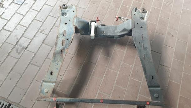 Foto: VORDERACHSTRÄGER / ACHSE VORN eines Ford Mondeo 1.8 Turnier Style
