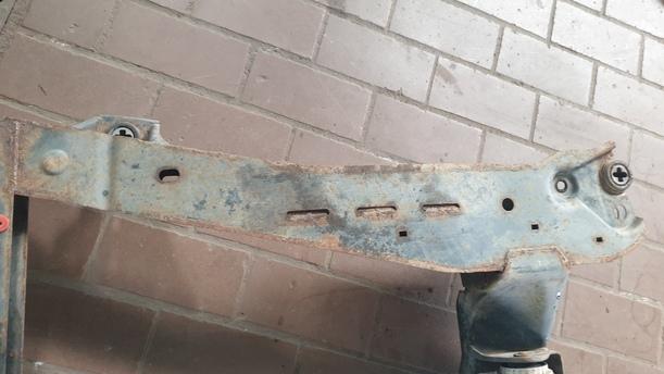 Foto: VORDERACHSTRÄGER / ACHSE VORN eines Ford Mondeo 1.8 Turnier Style