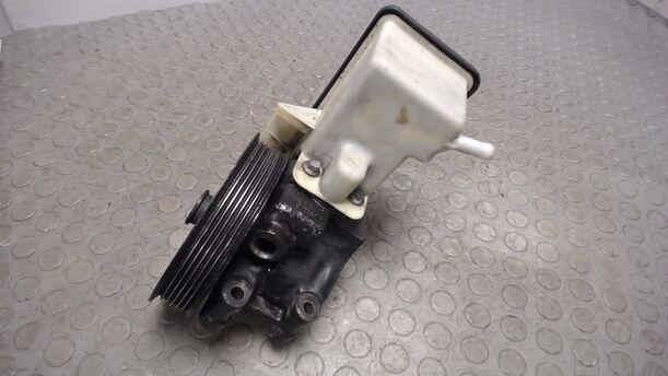 Foto: PUMPE SERVOLENKUNG / SERVOPUMPE eines Ford Mondeo 1.8 Turnier Style