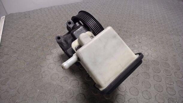 Foto: PUMPE SERVOLENKUNG / SERVOPUMPE eines Ford Mondeo 1.8 Turnier Style