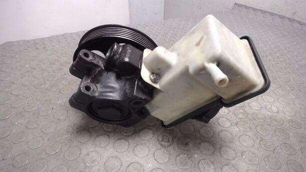 Foto: PUMPE SERVOLENKUNG / SERVOPUMPE eines Ford Mondeo 1.8 Turnier Style