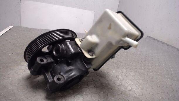 Foto: PUMPE SERVOLENKUNG / SERVOPUMPE eines Ford Mondeo 1.8 Turnier Style