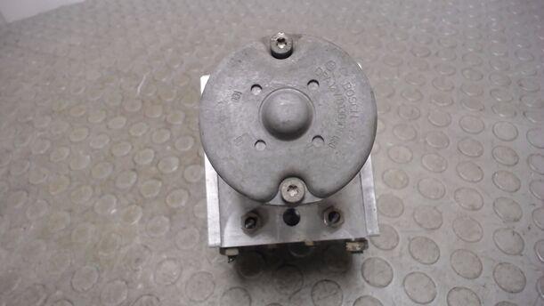 Foto: HAUPTBREMSAGGREGAT ABS eines Ford Mondeo 1.8 Turnier Style