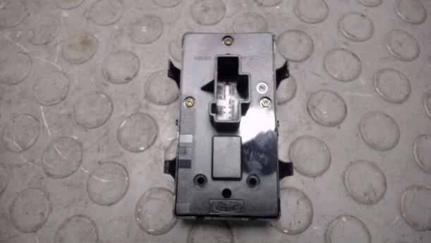 Foto: FENSTERHEBERSCHALTER VORNE LINKS eines Ford Mondeo 1.8 Turnier Style