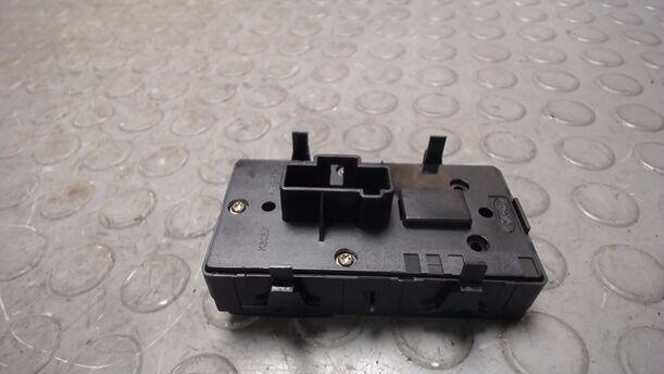 Foto: FENSTERHEBERSCHALTER VORNE LINKS eines Ford Mondeo 1.8 Turnier Style