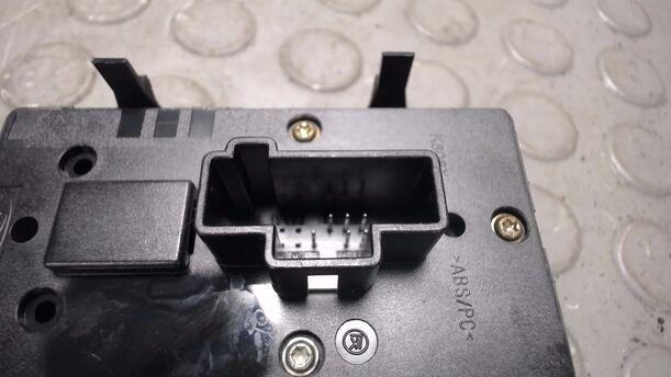 Foto: FENSTERHEBERSCHALTER VORNE LINKS eines Ford Mondeo 1.8 Turnier Style