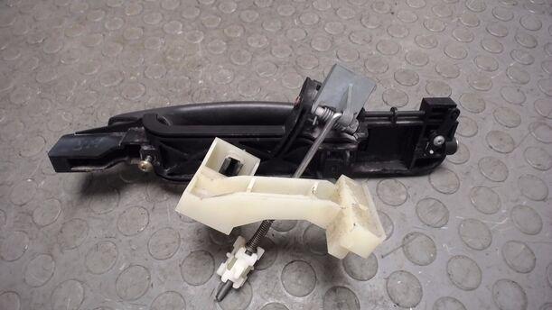 Foto: TÜRAUSSENGRIFF HINTEN LINKS eines Ford Mondeo 1.8 Turnier Style