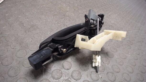 Foto: TÜRAUSSENGRIFF HINTEN LINKS eines Ford Mondeo 1.8 Turnier Style