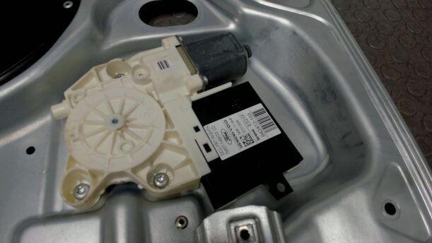 Foto: FENSTERHEBER VORNE RECHTS ( 4/5 TÜRER ) eines Ford Focus 1.6 16V Style