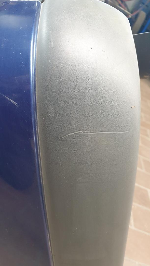 Foto: STOSSFÄNGER / STOSSSTANGE HINTEN eines Renault Grand Espace 2.0 Style