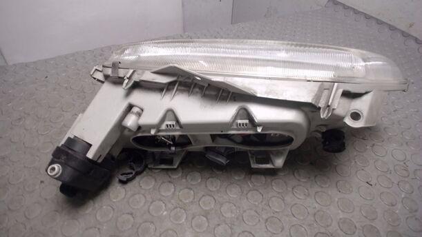 Foto: SCHEINWERFER LINKS eines Renault Grand Espace 2.0 Style