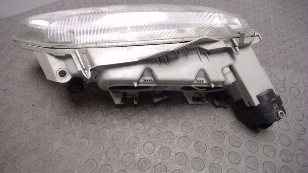 Foto: SCHEINWERFER RECHTS eines Renault Grand Espace 2.0 Style