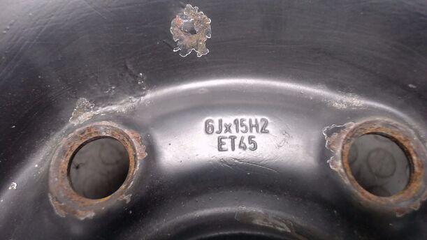 Foto: STAHLFELGE 6X15 ET45 eines Audi A4 1.6 Style