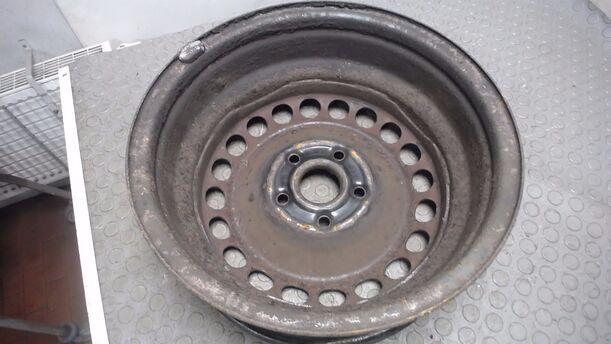 Foto: STAHLFELGE 6X15 ET45 eines Audi A4 1.6 Style