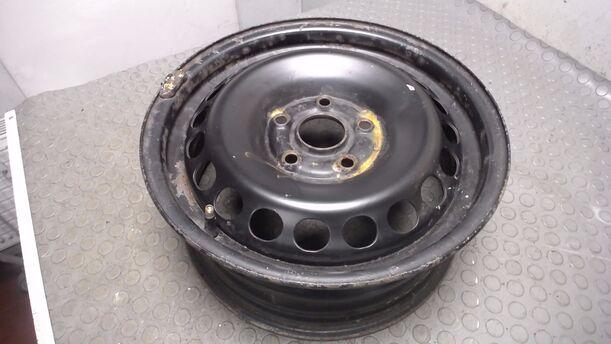 Foto: STAHLFELGE 6X15 ET45 eines Audi A4 1.6 Style