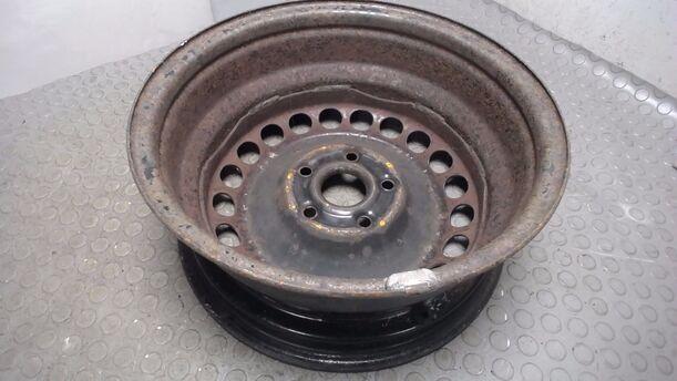 Foto: STAHLFELGE 6X15 ET45 eines Audi A4 1.6 Style