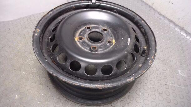 Foto: STAHLFELGE 6X15 ET45 eines Audi A4 1.6 Style