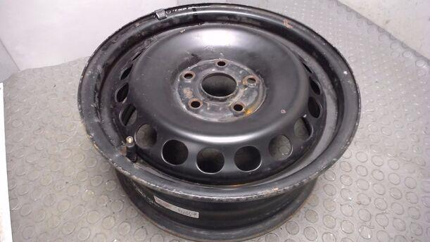 Foto: STAHLFELGE 6X15 ET45 eines Audi A4 1.6 Style