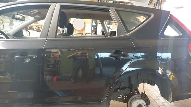 Foto: TÜR HINTEN LINKS eines Kia Ceed 1.6 CRDi SW Style