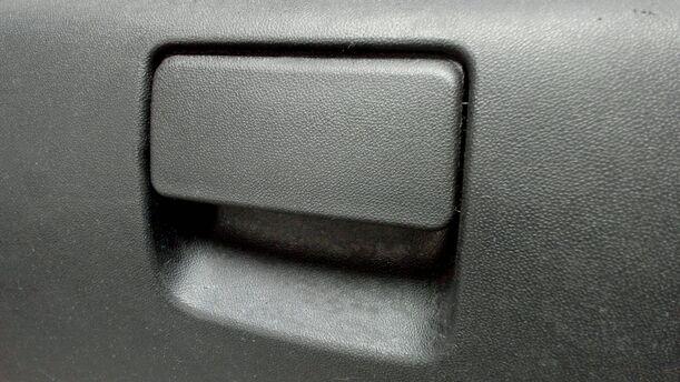 Foto: HANDSCHUHFACH eines Kia Ceed 1.6 CRDi SW Style
