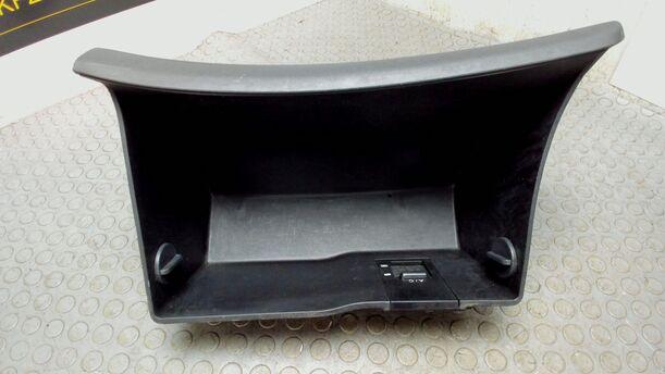 Foto: HANDSCHUHFACH eines Kia Ceed 1.6 CRDi SW Style