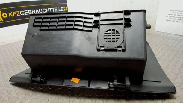 Foto: HANDSCHUHFACH eines Kia Ceed 1.6 CRDi SW Style