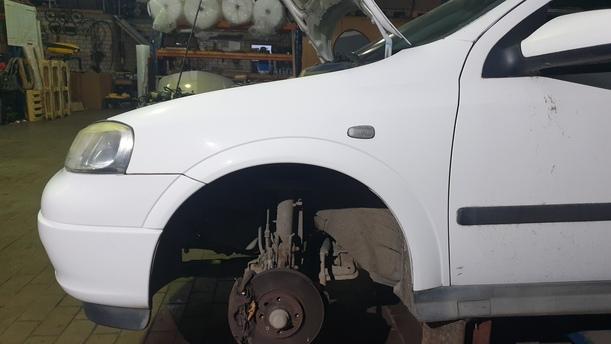 Foto: KOTFLÜGEL LINKS eines Opel Astra 1.6 Style
