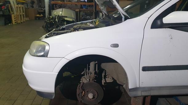 Foto: KOTFLÜGEL LINKS eines Opel Astra 1.6 Style