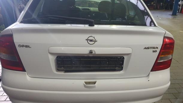 Foto: HECKKLAPPE / HECKDECKEL eines Opel Astra 1.6 Style
