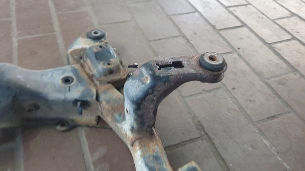 Foto: VORDERACHSE / ACHSE VORN eines Opel Astra 1.6 Style