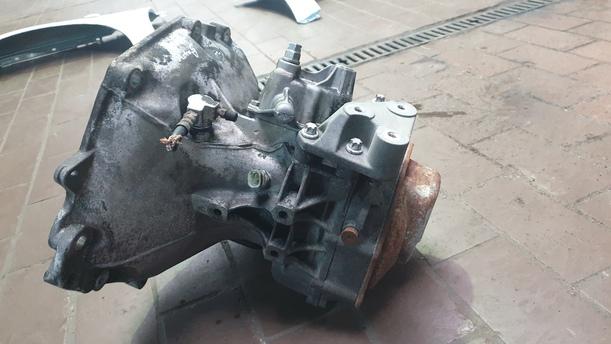 Foto: SCHALTGETRIEBE 5-GANG eines Opel Astra 1.6 Style