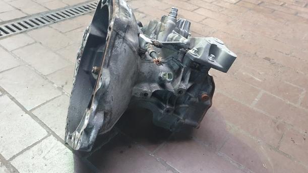Foto: SCHALTGETRIEBE 5-GANG eines Opel Astra 1.6 Style
