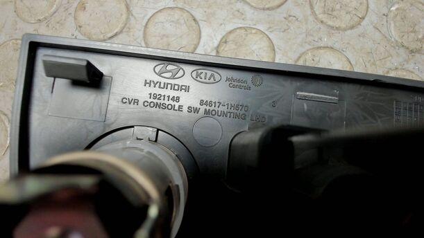 Foto: ZIGARETTENANZÜNDER / AUX / USB STECKER eines Kia Ceed 1.6 CRDi SW Style