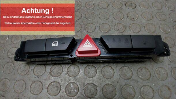 Foto: SCHALTER WARNBLINKANLAGE eines Kia Ceed 1.6 CRDi SW Style