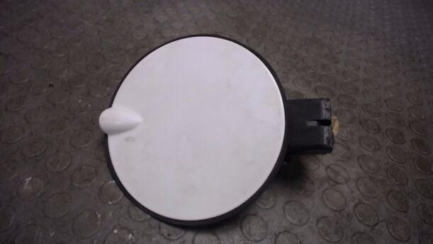 Foto: TANKKLAPPE / TANKDECKEL ( LIMOUSINE ) eines Opel Astra 1.6 Style