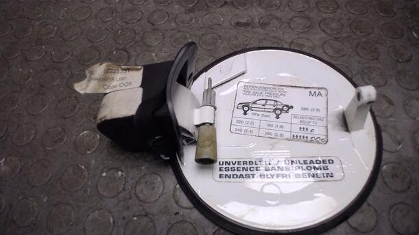 Foto: TANKKLAPPE / TANKDECKEL ( LIMOUSINE ) eines Opel Astra 1.6 Style