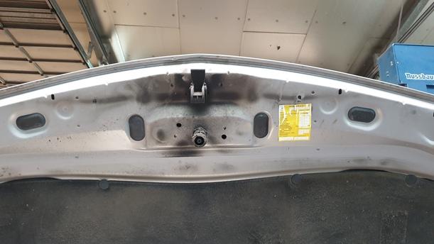 Foto: MOTORHAUBE eines Renault Laguna Grandtour 2.0 dCi Style