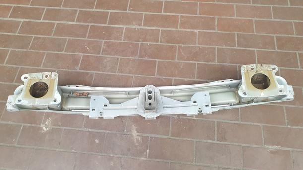 Foto: VERSTÄRKUNG VORNE eines Renault Laguna Grandtour 2.0 dCi Style