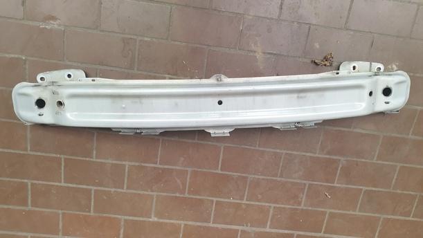 Foto: VERSTÄRKUNG VORNE eines Renault Laguna Grandtour 2.0 dCi Style