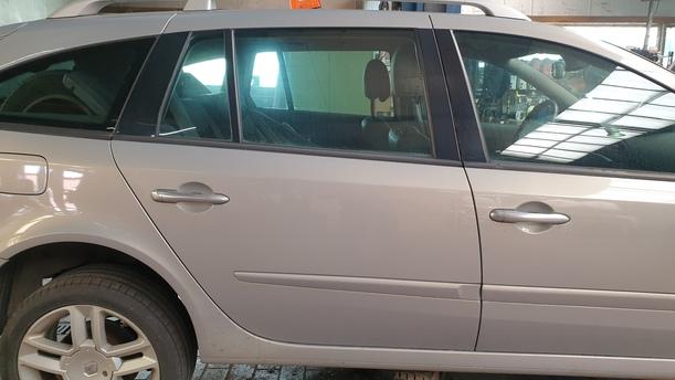 Foto: TÜR HINTEN RECHTS ( KOMBI ) eines Renault Laguna Grandtour 2.0 dCi Style