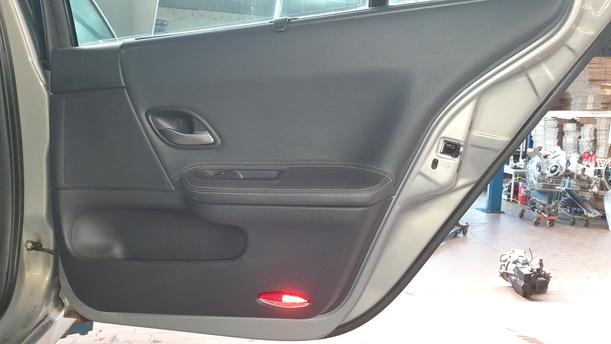 Foto: TÜR HINTEN RECHTS ( KOMBI ) eines Renault Laguna Grandtour 2.0 dCi Style