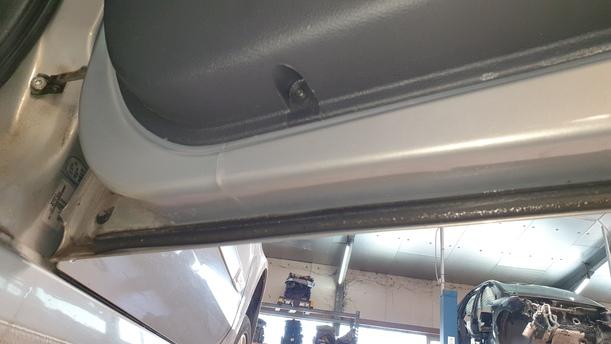 Foto: TÜR HINTEN RECHTS ( KOMBI ) eines Renault Laguna Grandtour 2.0 dCi Style