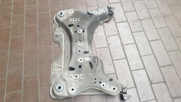 Foto: VORDERACHSTRÄGER eines Renault Laguna Grandtour 2.0 dCi Style