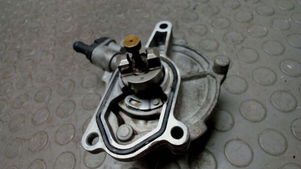 Foto: VAKUUMPUMPE / UNTERDRUCK PUMPE eines Kia Ceed 1.6 CRDi SW Style