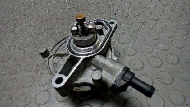Foto: VAKUUMPUMPE / UNTERDRUCK PUMPE eines Kia Ceed 1.6 CRDi SW Style