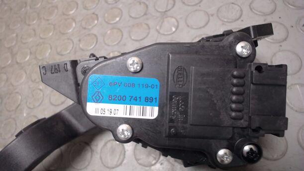 Foto: GASPEDAL eines Renault Laguna Grandtour 2.0 dCi Style
