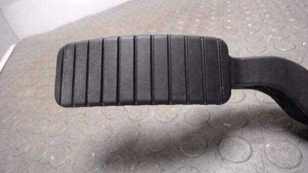 Foto: GASPEDAL eines Renault Laguna Grandtour 2.0 dCi Style