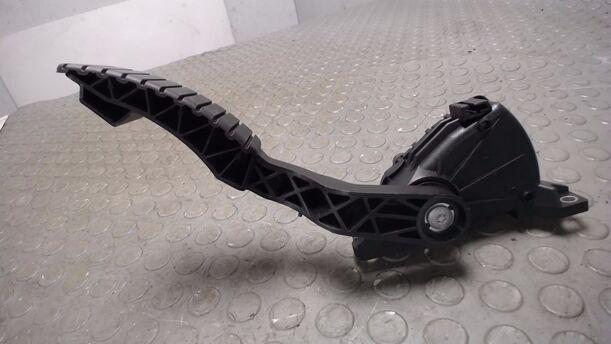 Foto: GASPEDAL eines Renault Laguna Grandtour 2.0 dCi Style